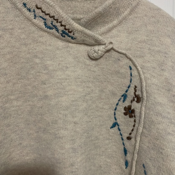 Female Sweater - Picture 3 of 4